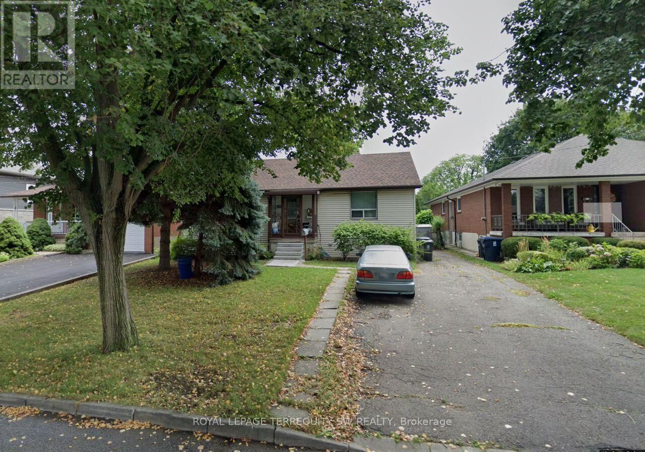 Property Photo:  19 Hawthorne Road  ON M9R 1N9 