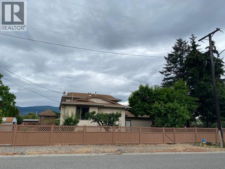 Photo de la propriété:  3343 Gordon Drive  BC V1W 3M9 