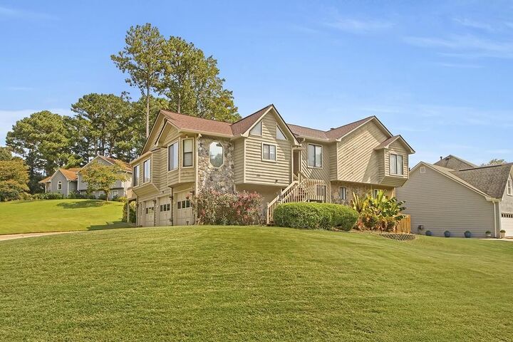 Property Photo:  2067 York River Way  GA 30024 