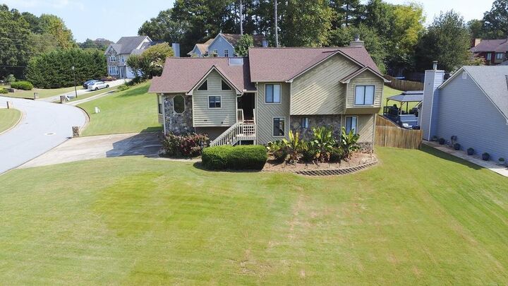 Property Photo: 2067 York River Way GA 30024