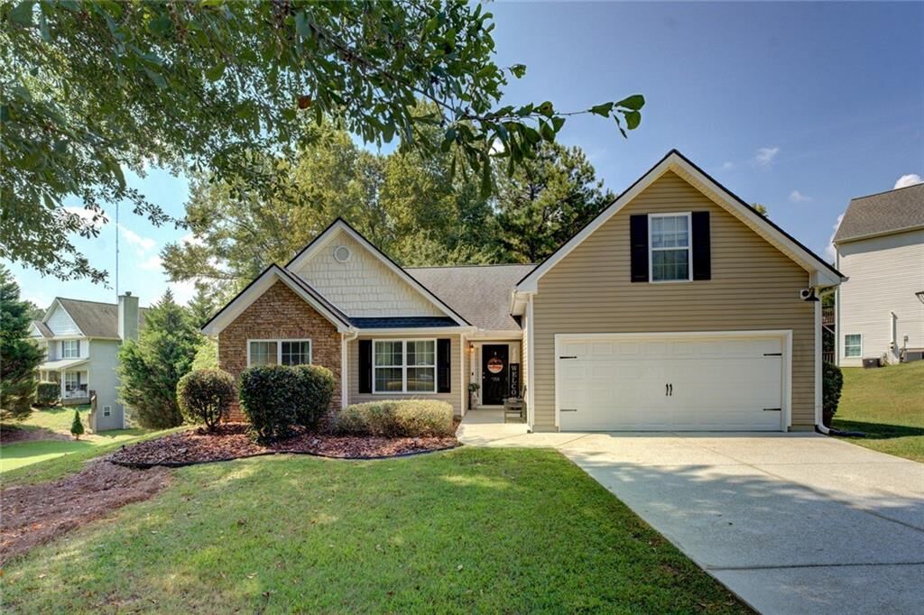 Property Photo:  704 Newnham Walk  GA 30620 
