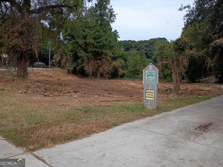 Property Photo:  82 W Lake Avenue SW  GA 30314 