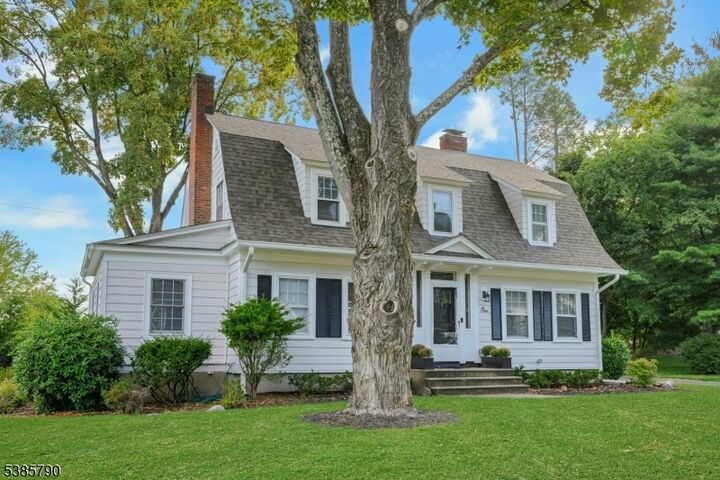 Property Photo: 1 Lenape Ct NJ 07444