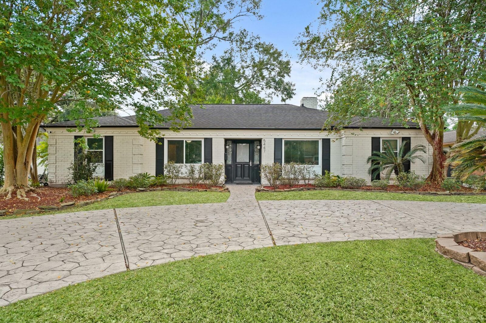 Property Photo: 5447 Beechnut Street TX 77096