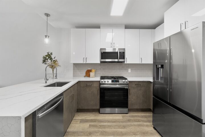 Property Photo:  412 Whiton St 504  NJ 07304 