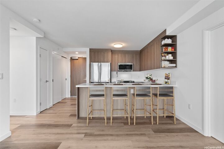 Property Photo: 1515 Liona Street 2402 HI 96814