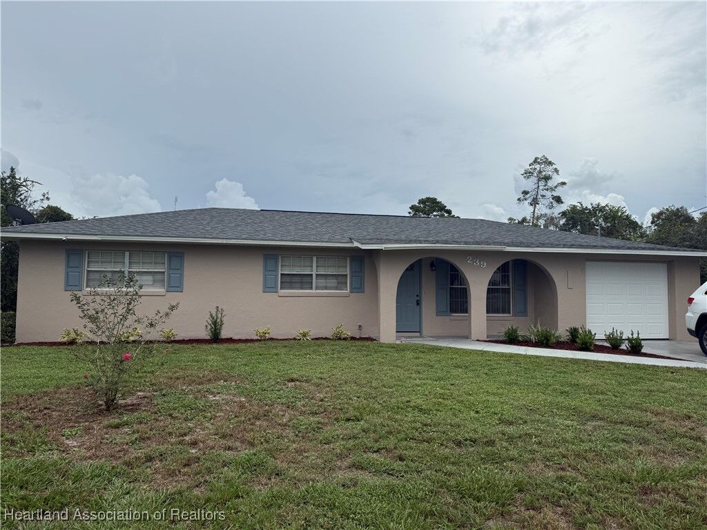 Property Photo: 239 Baltimore Way FL 33852