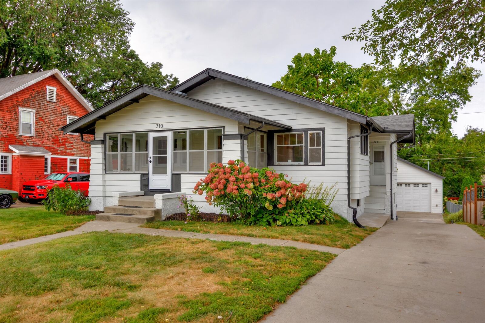 Property Photo: 710 31st Street IA 50312