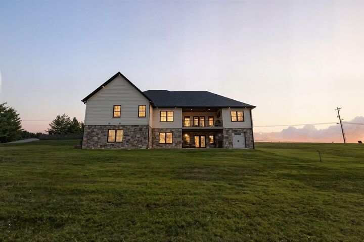 Property Photo: 566 Oak Leaf Ln KY 42503