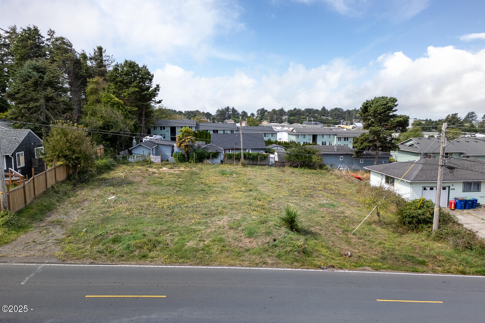 Property Photo:  1219 SE Oar Ave  OR 97367 