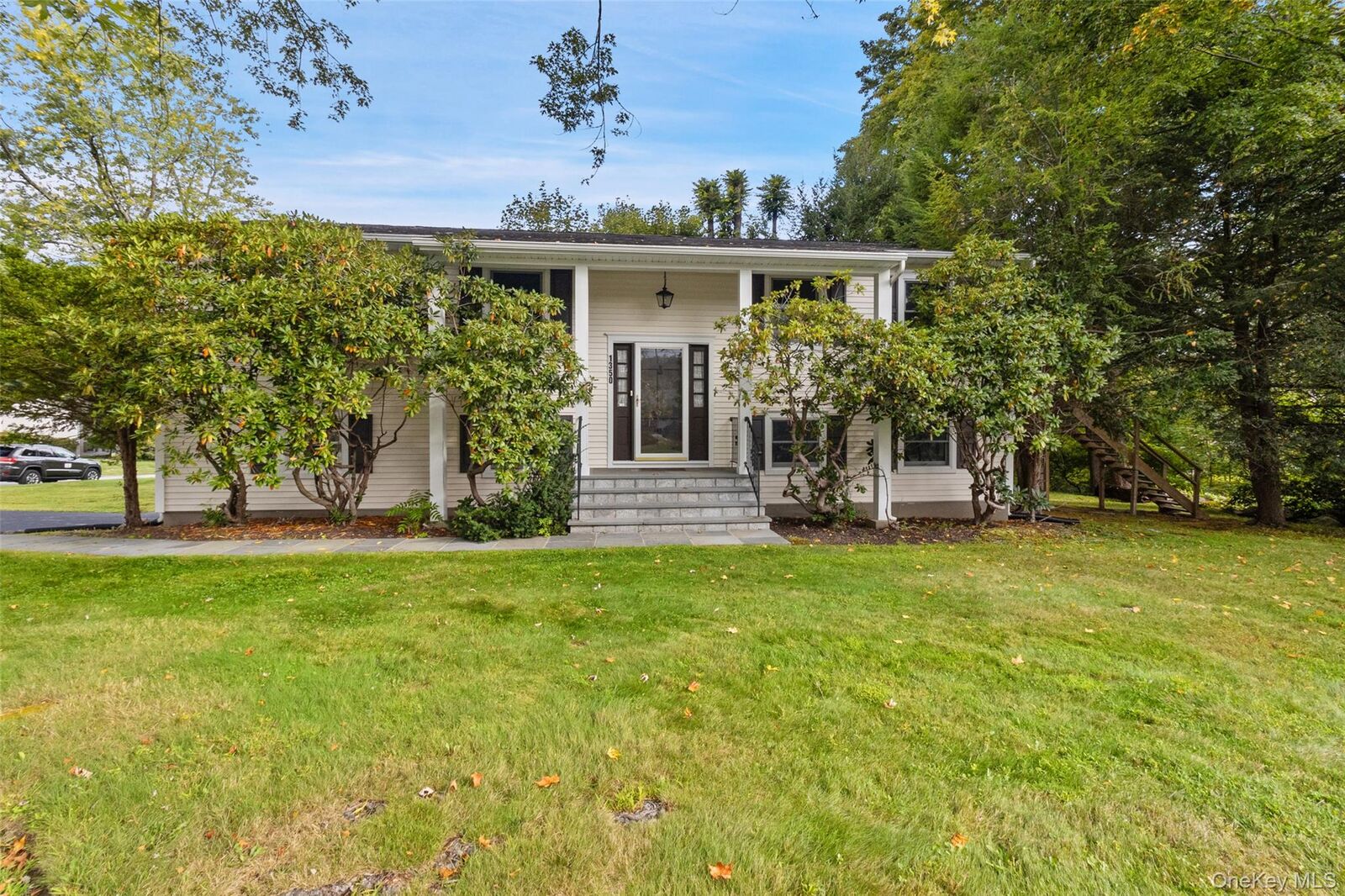 Property Photo:  1350 Ellen Lane  NY 10598 