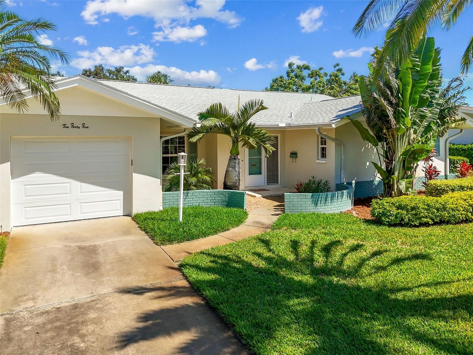 Property Photo: 1045 44th Avenue NE FL 33703