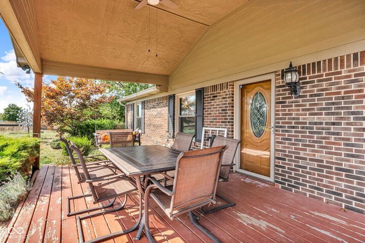 Property Photo: 2802 E 400 N IN 46184