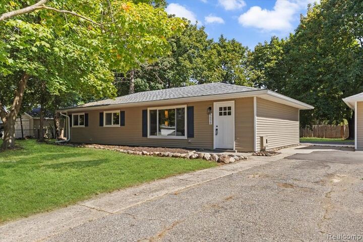 Property Photo:  5698 Everest Drive  MI 48346 3230 