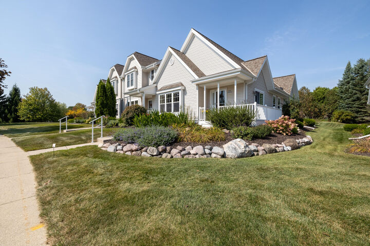 Property Photo: N28w6642 Alyce St 7 WI 53012