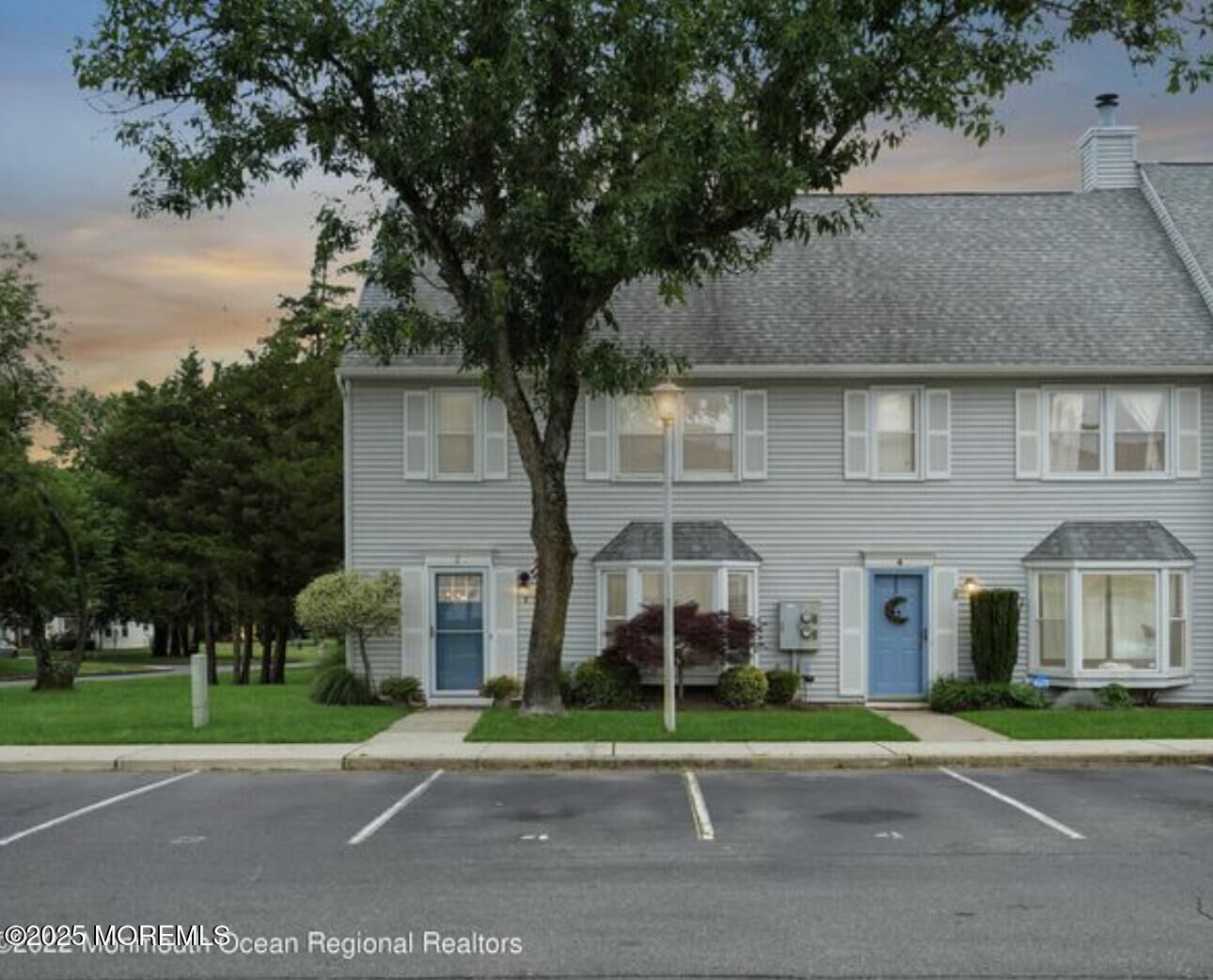 Property Photo:  4 Heritage Terrace  NJ 08527 