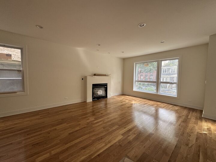 Property Photo: 4020 N Francisco Avenue IL 60618