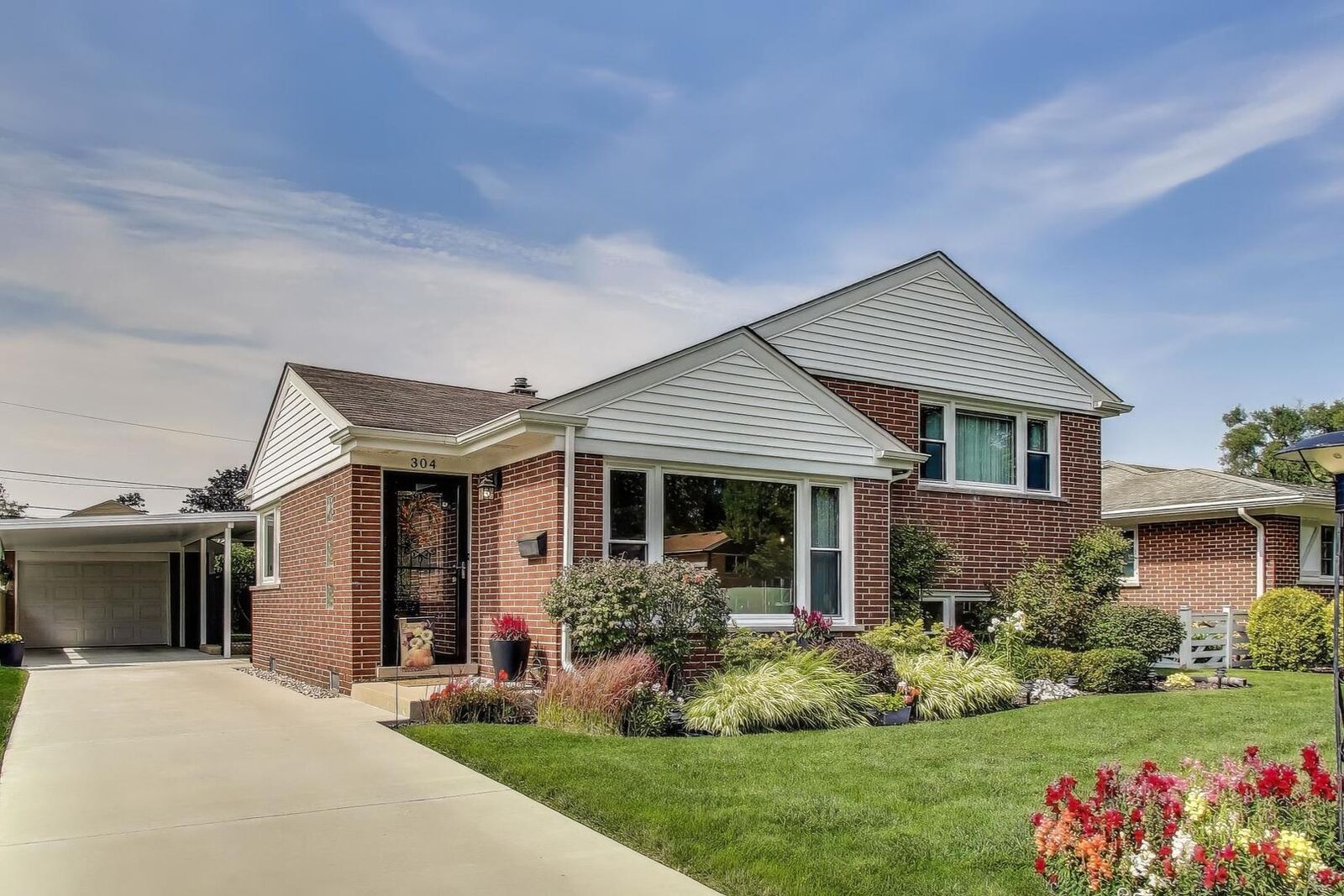 Property Photo: 304 Amherst Avenue IL 60016