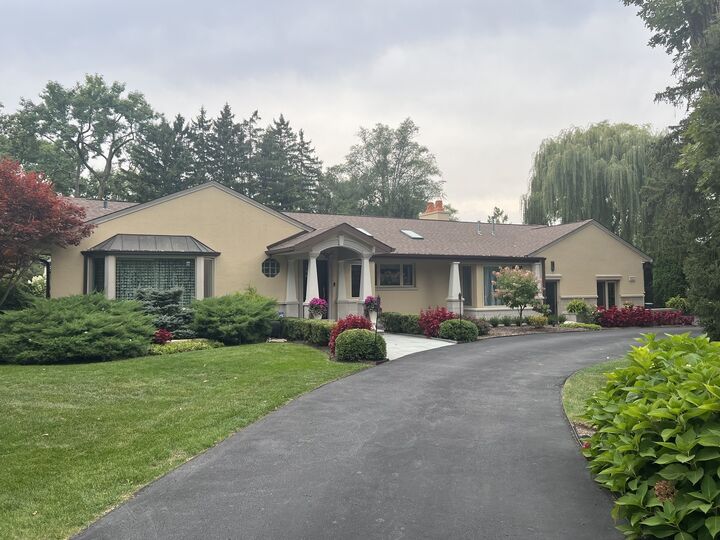 Property Photo: 1122 S Estate Lane IL 60045