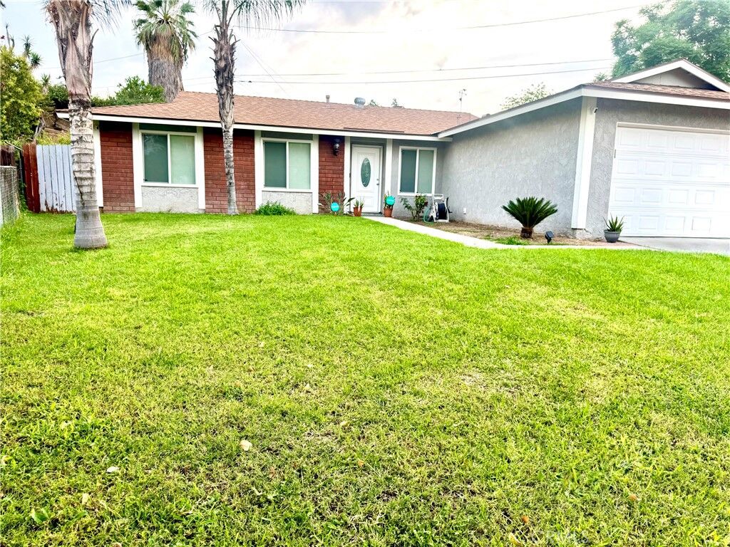 Property Photo:  1813 Michigan Street  CA 92324 