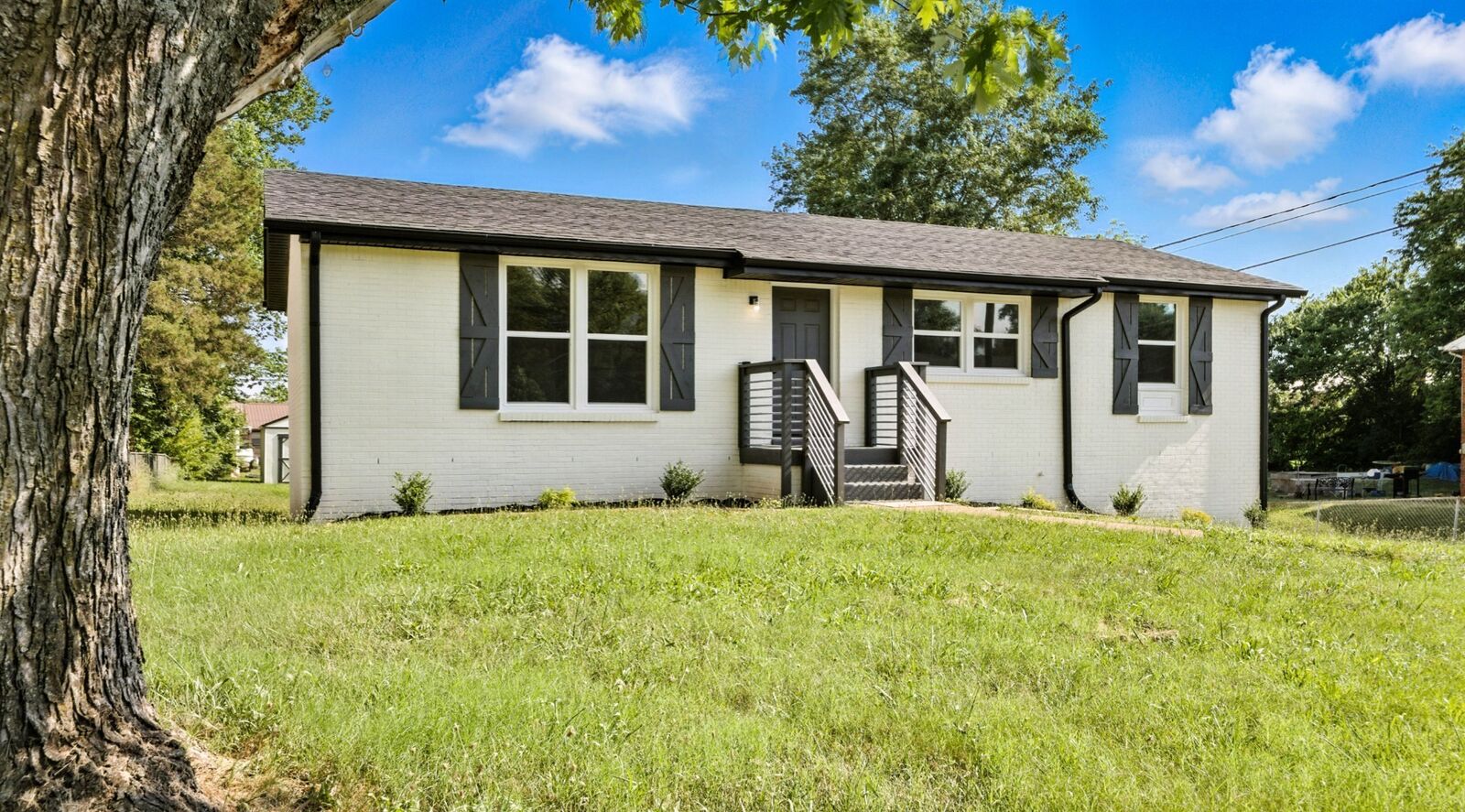 Property Photo:  404 Lisle Dr  TN 37042 