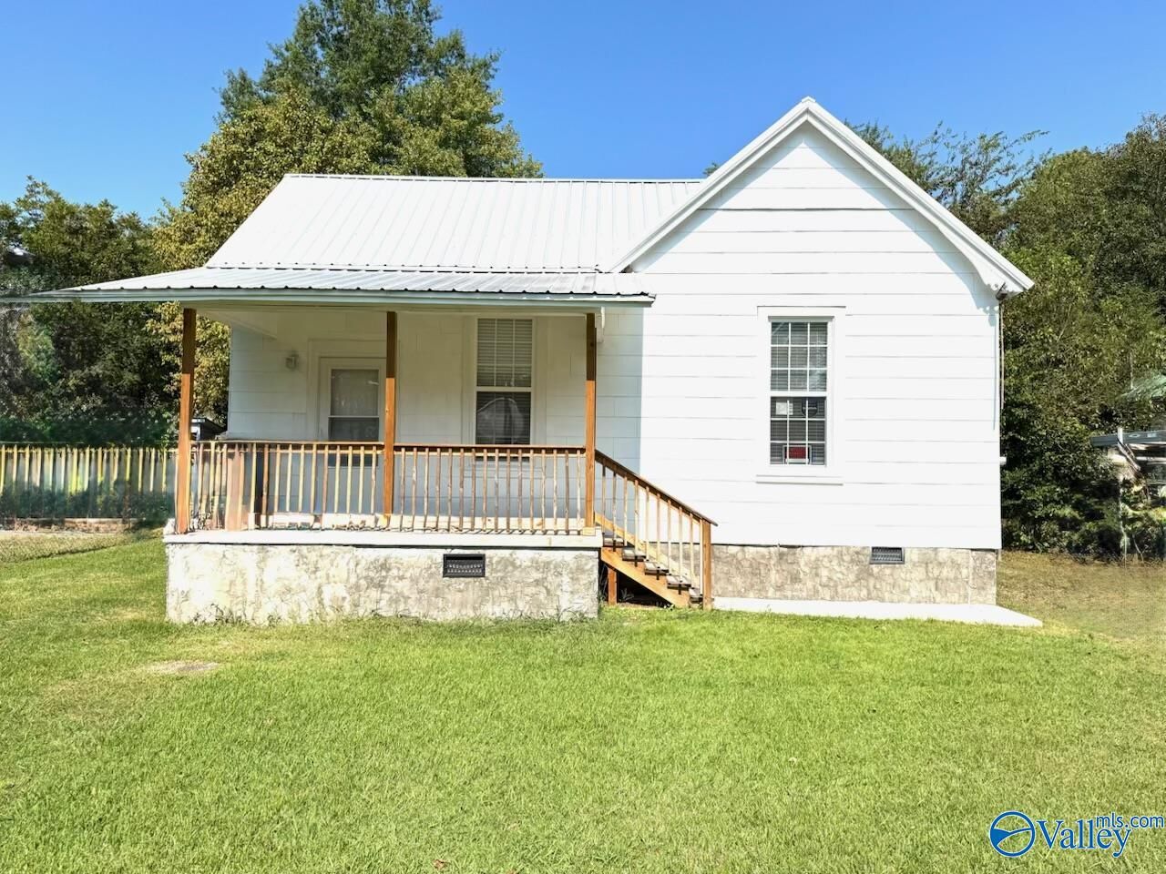 Property Photo: 13 Comnock Avenue AL 35904