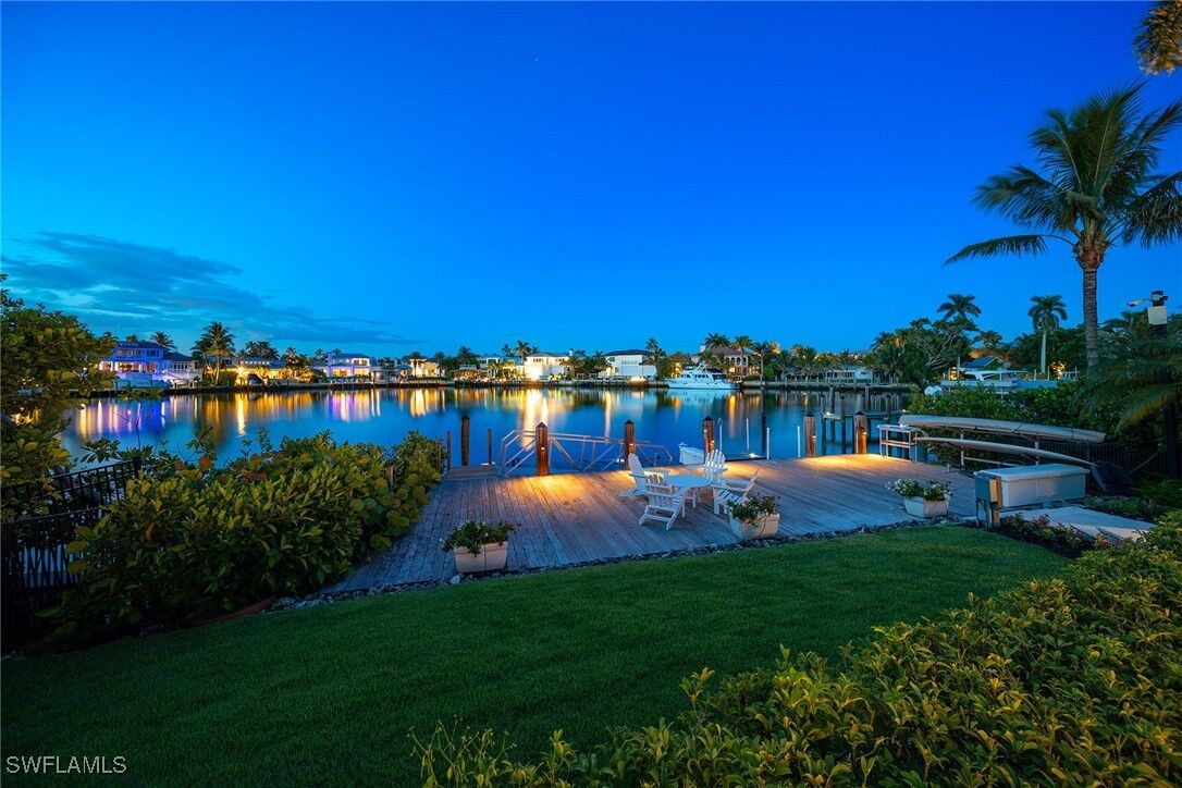 Property Photo:  221 Aqua Court  FL 34102 