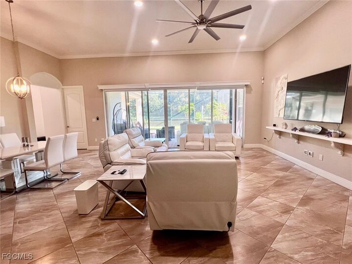 Property Photo:  7121 Hatpin Loop  FL 33545-5083 