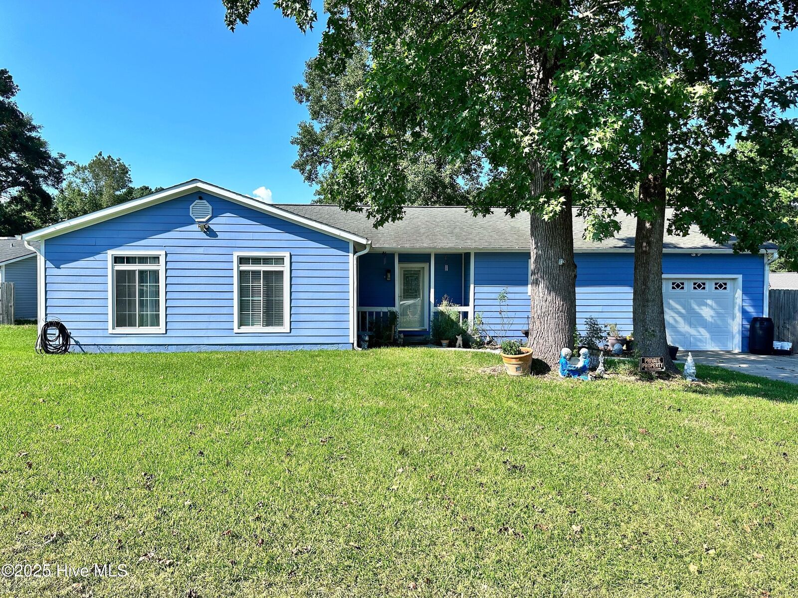 Property Photo:  909 Springdale Drive  NC 28540 