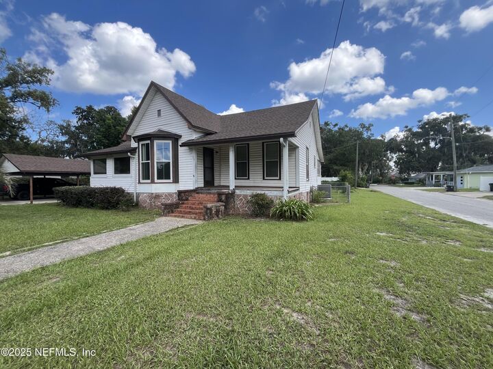 Property Photo: 516 St. Johns Avenue FL 32043