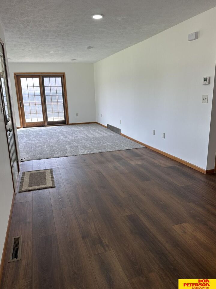 Property Photo:  601 Valley Street  NE 68047 