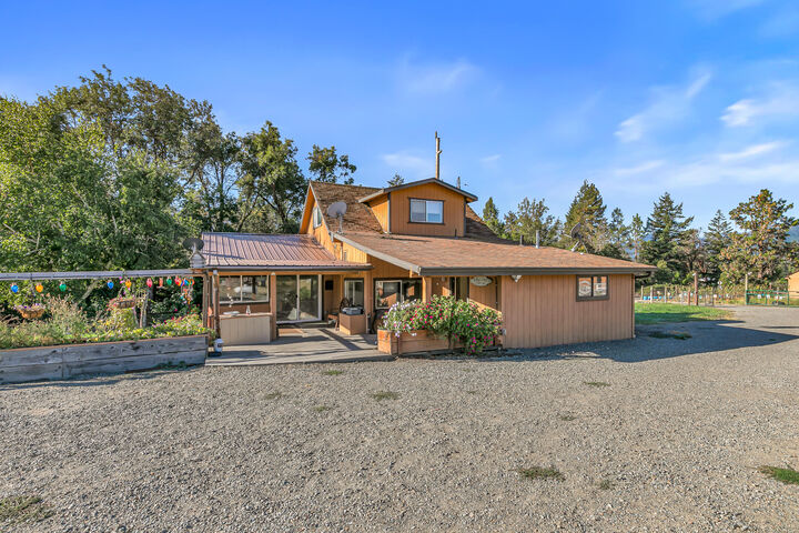 Property Photo:  13990 N Applegate Road  OR 97527 