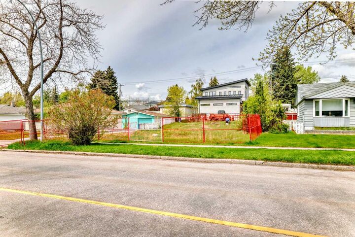 Property Photo: 521 Northmount Drive NW AB T2K 3J1