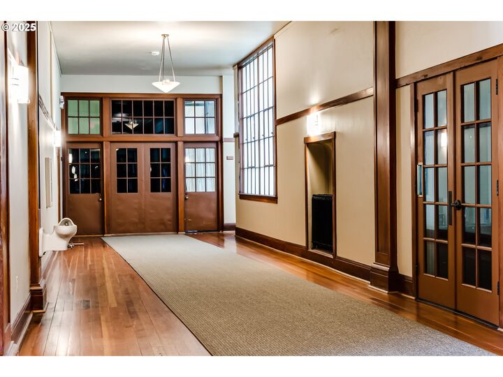 Property Photo:  650 W 12th Ave 219  OR 97402 