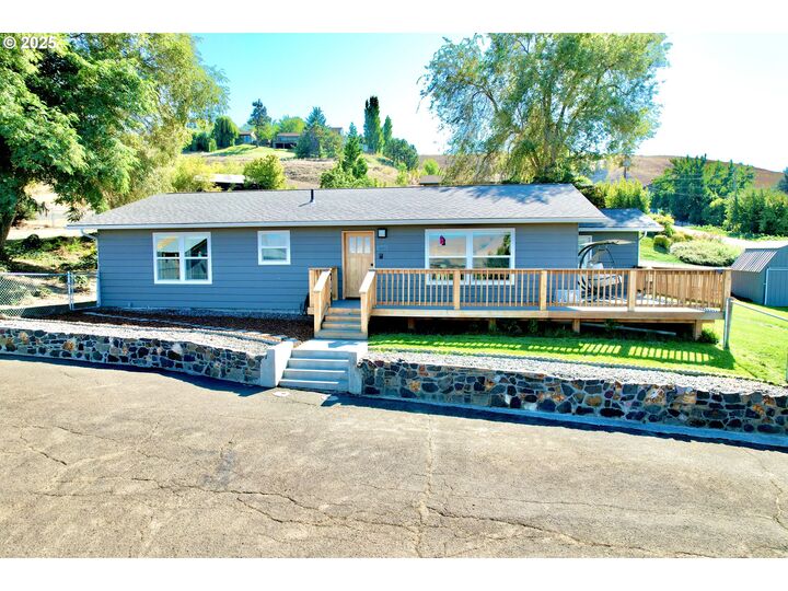 Property Photo: 1640 Morton St OR 97058