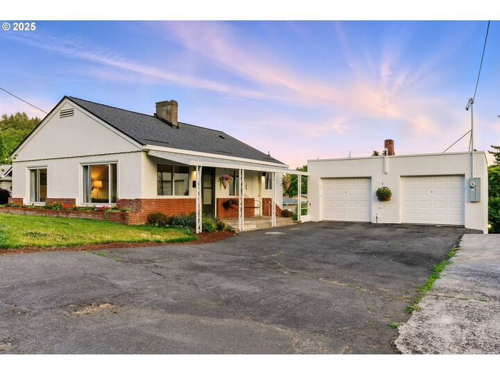 8620 NE Beech St  Portland OR 97220 photo