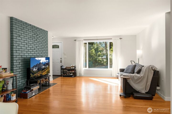 Property Photo:  1124 NE 147th Street  WA 98155 
