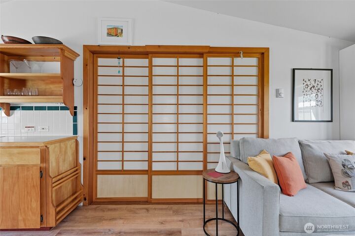 Property Photo:  2727  Fairview Avenue E 18  WA 98102 