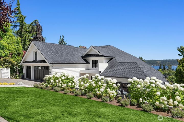 Property Photo:  8902  45th Avenue NE  WA 98115 