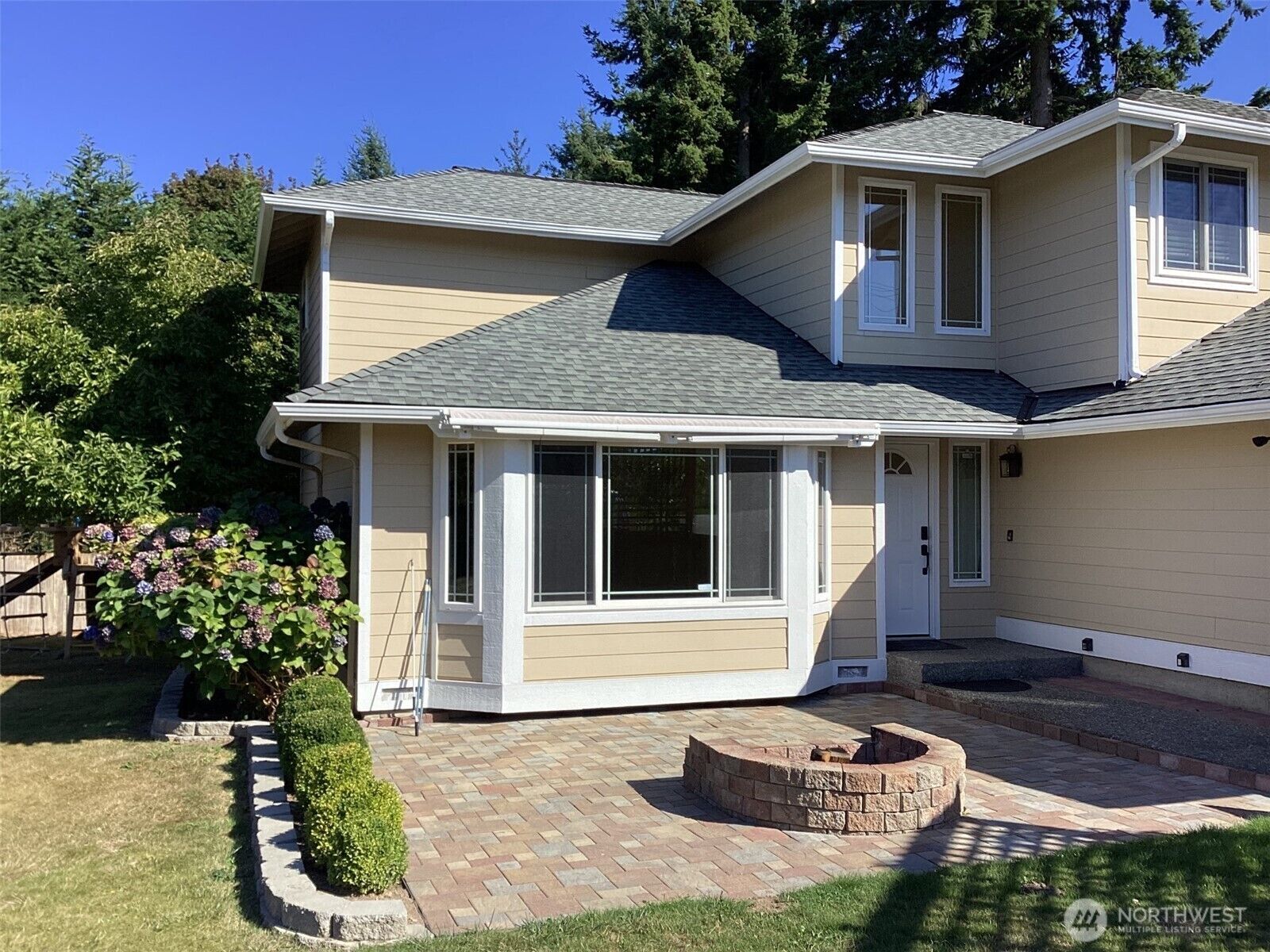 Property Photo:  17217  Larch Way  WA 98037 
