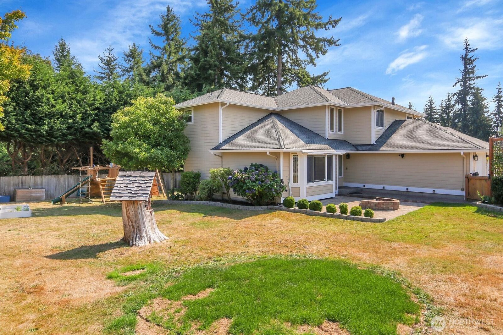 Property Photo: 17217 Larch Way WA 98037