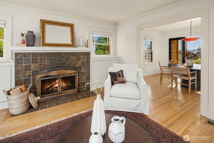 Property Photo:  2561  28th Avenue W  WA 98199 