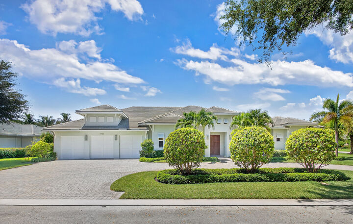 Property Photo:  7748 SE Manhasset Place  FL 33455