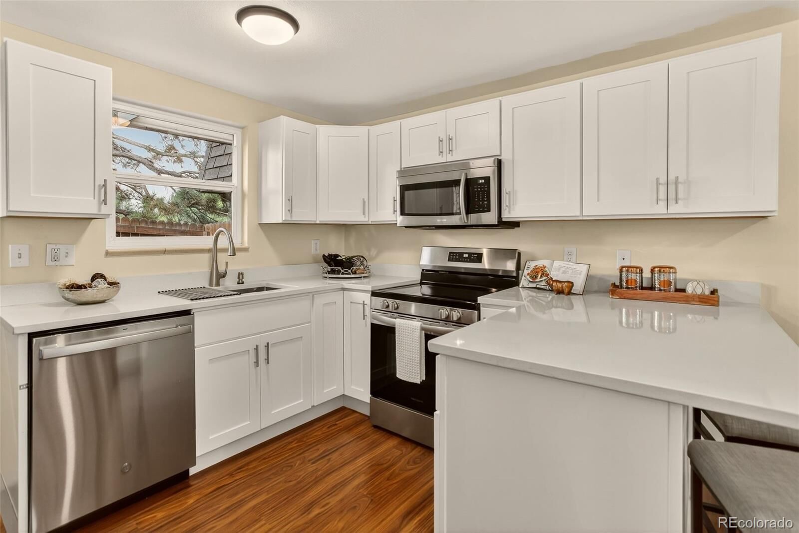 Property Photo:  5846 S Pearl Street  CO 80121 