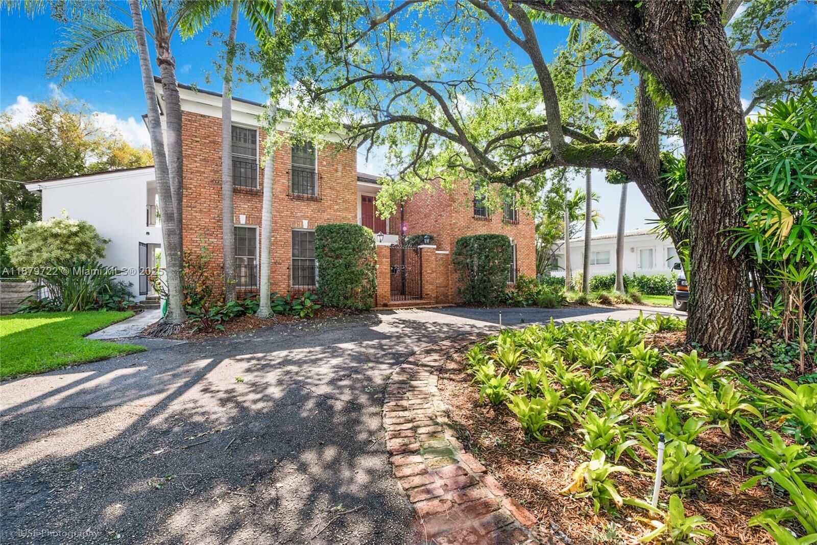 Property Photo:  1265 S Alhambra Cir  FL 33146 