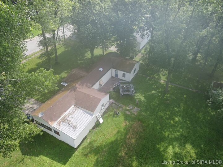 Property Photo: 1524 Waverly Road IN 47130