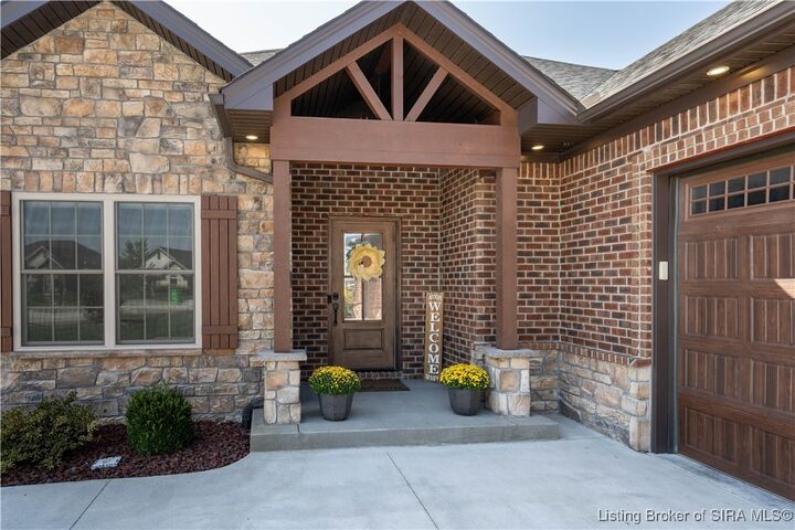 Property Photo: 1821 Medinah Way IN 47126