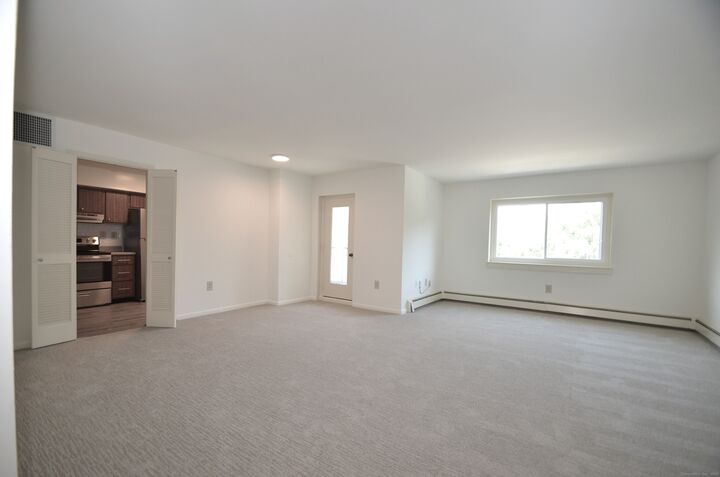 Property Photo:  3900 Park Avenue 6R  CT 06604 