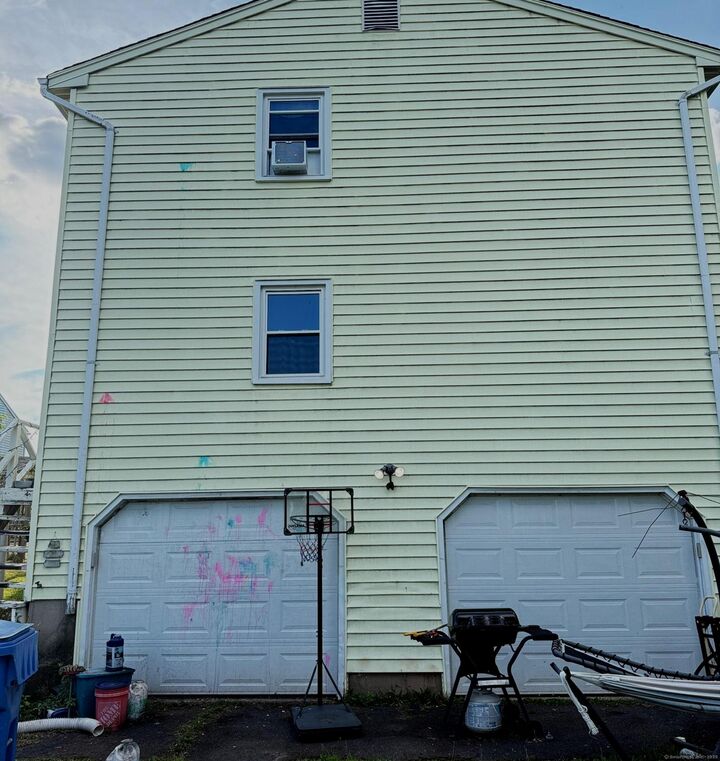 Property Photo:  17 Pike Street  CT 06051 