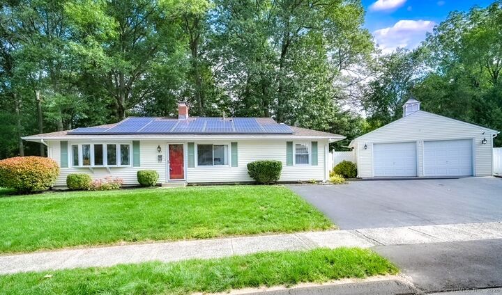 27 Heron Road  East Hartford CT 06118 photo